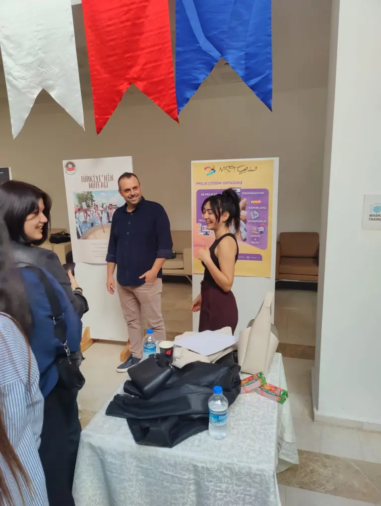 İş fuarında görüşme