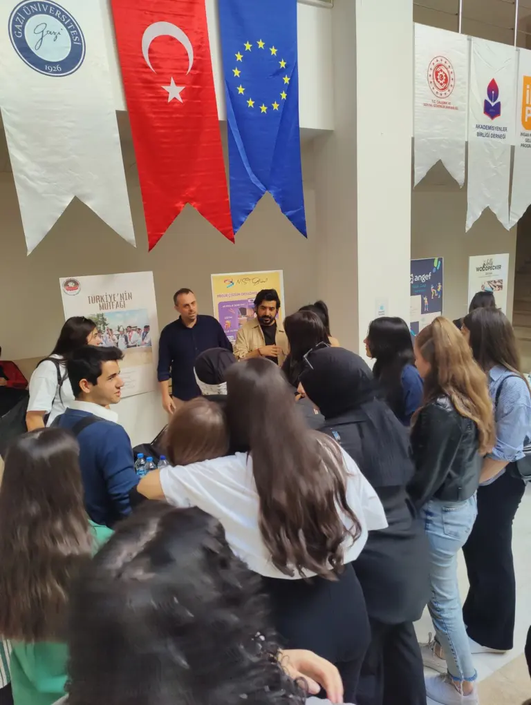 İş fuarı ziyaretçileri